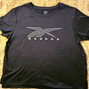 Reebok logo cropped short sleeve tshirt